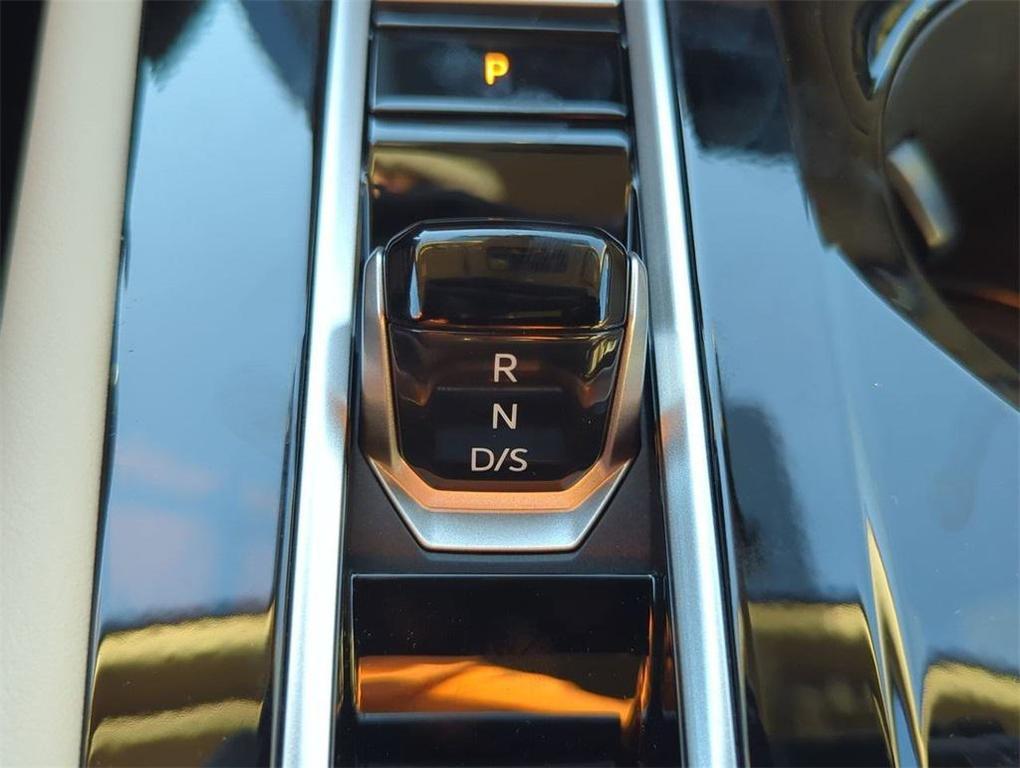 new 2025 Volkswagen Atlas car, priced at $40,246