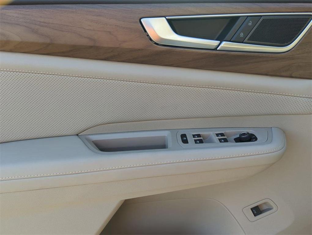 new 2025 Volkswagen Atlas car, priced at $40,246