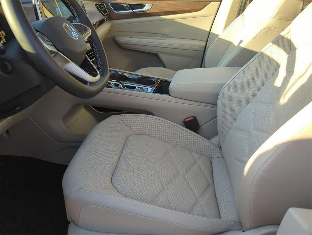 new 2025 Volkswagen Atlas car, priced at $40,246