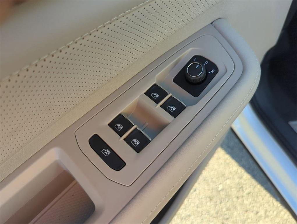 new 2025 Volkswagen Atlas car, priced at $40,246