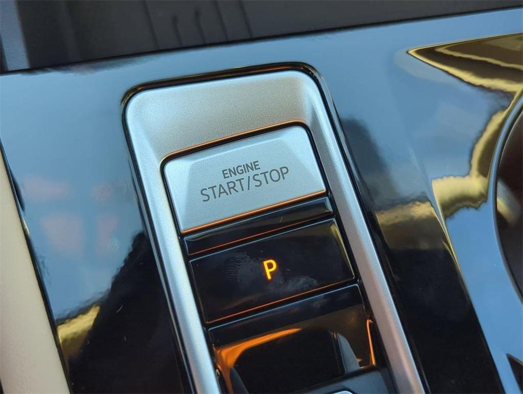 new 2025 Volkswagen Atlas car, priced at $40,246