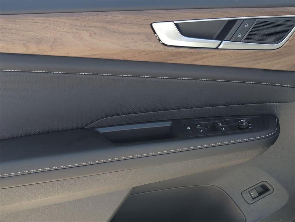 new 2026 Volkswagen Atlas car, priced at $50,081