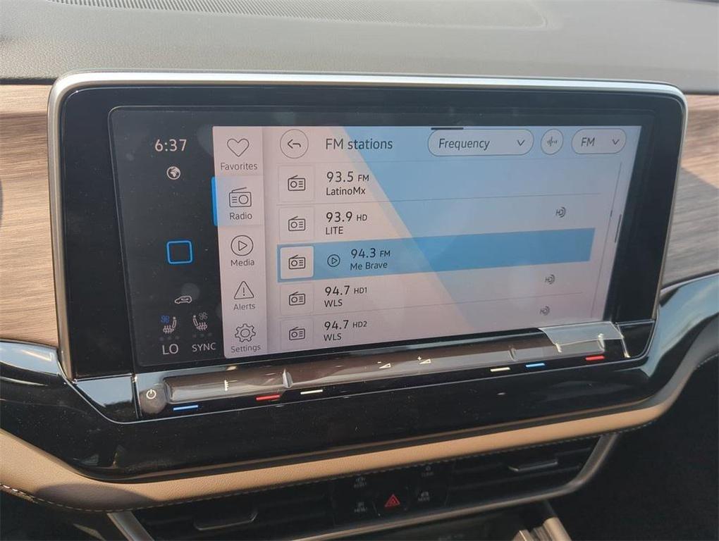new 2025 Volkswagen Atlas car, priced at $44,399