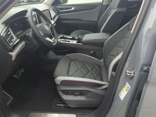 new 2025 Volkswagen Atlas car, priced at $46,014