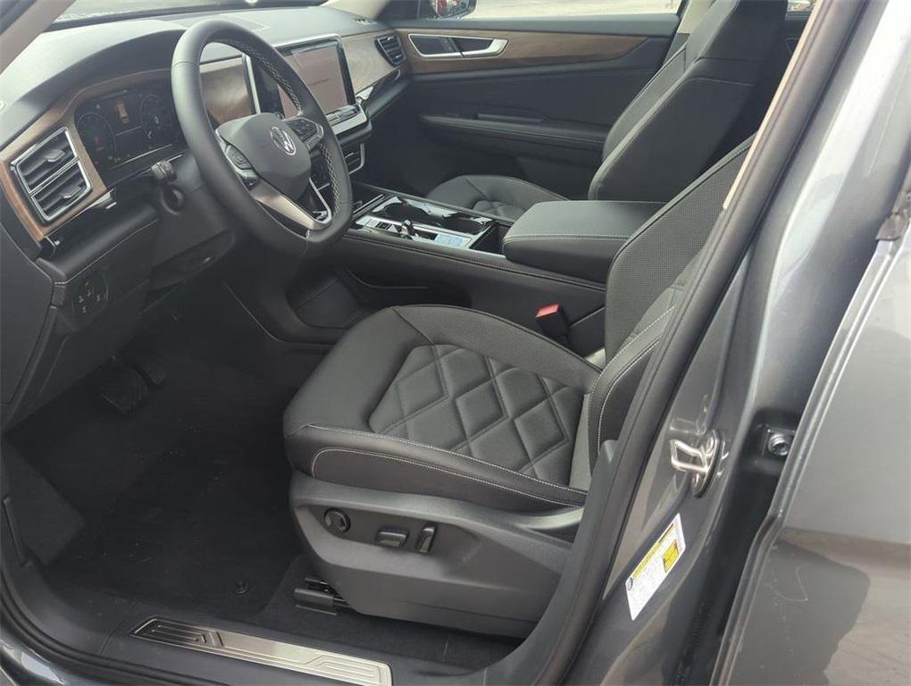 new 2025 Volkswagen Atlas car, priced at $41,604
