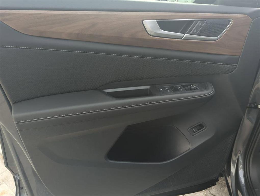 new 2025 Volkswagen Atlas car, priced at $41,604
