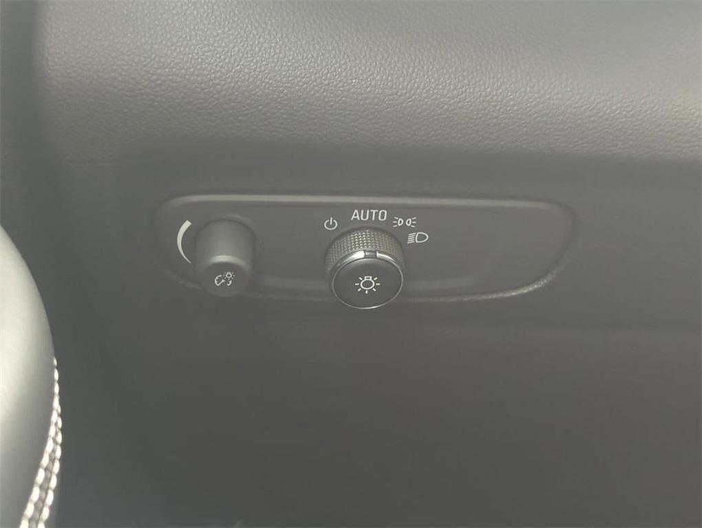 used 2022 Buick Envision car, priced at $22,000