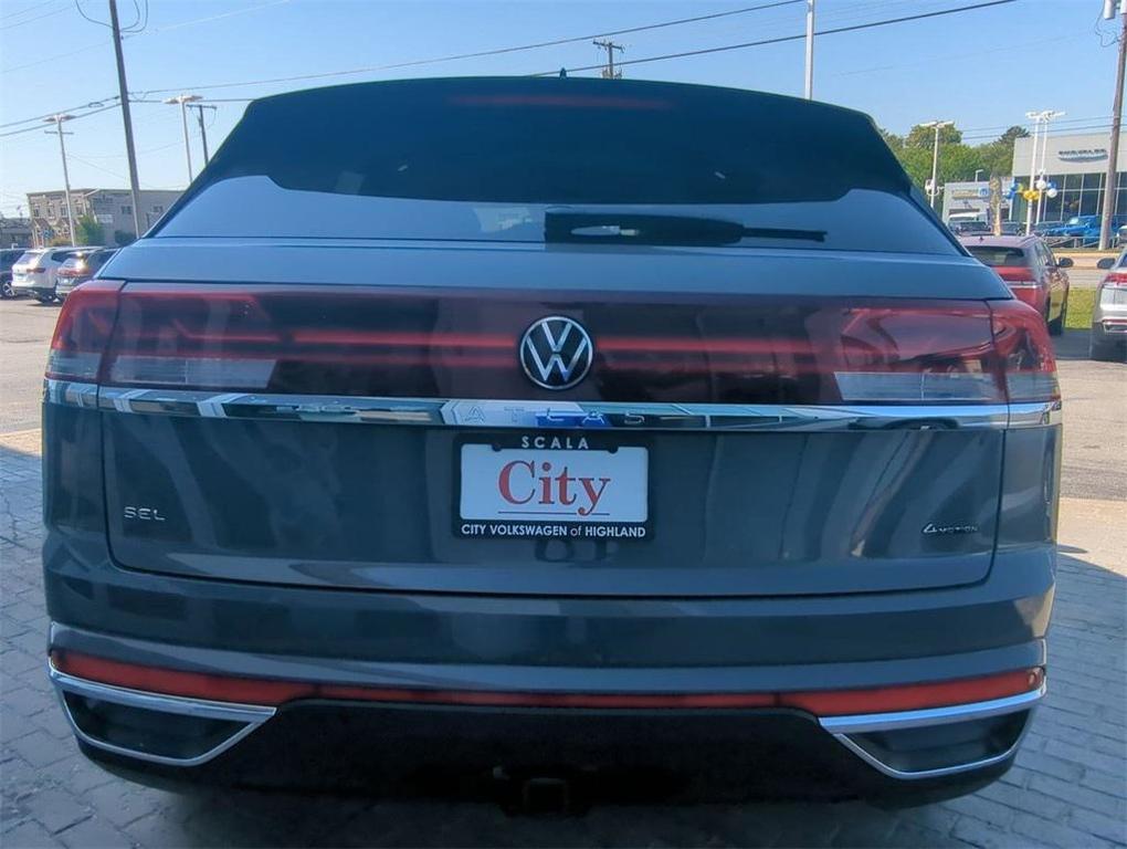 new 2026 Volkswagen Atlas Cross Sport car, priced at $51,376