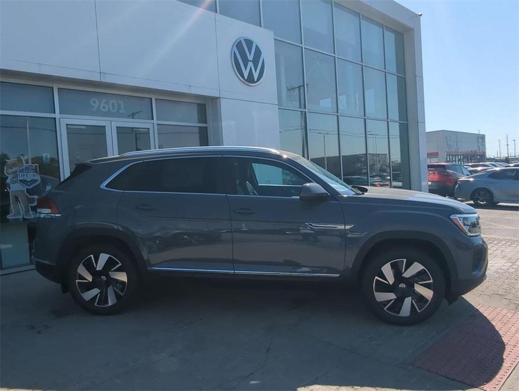 new 2026 Volkswagen Atlas Cross Sport car, priced at $51,376