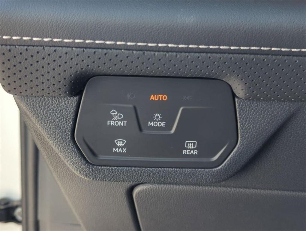 new 2025 Volkswagen Atlas car, priced at $45,009
