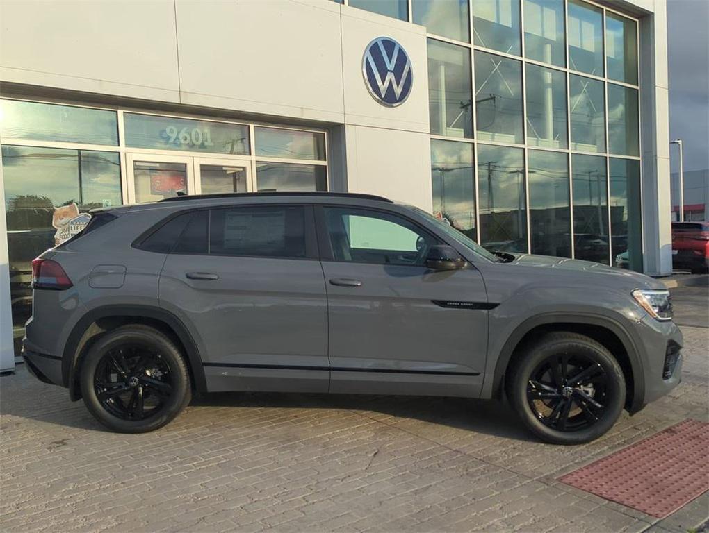 new 2026 Volkswagen Atlas Cross Sport car, priced at $53,326