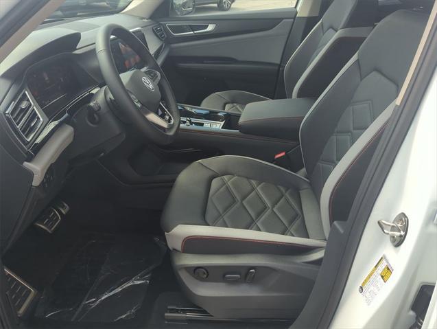 new 2025 Volkswagen Atlas car, priced at $44,258