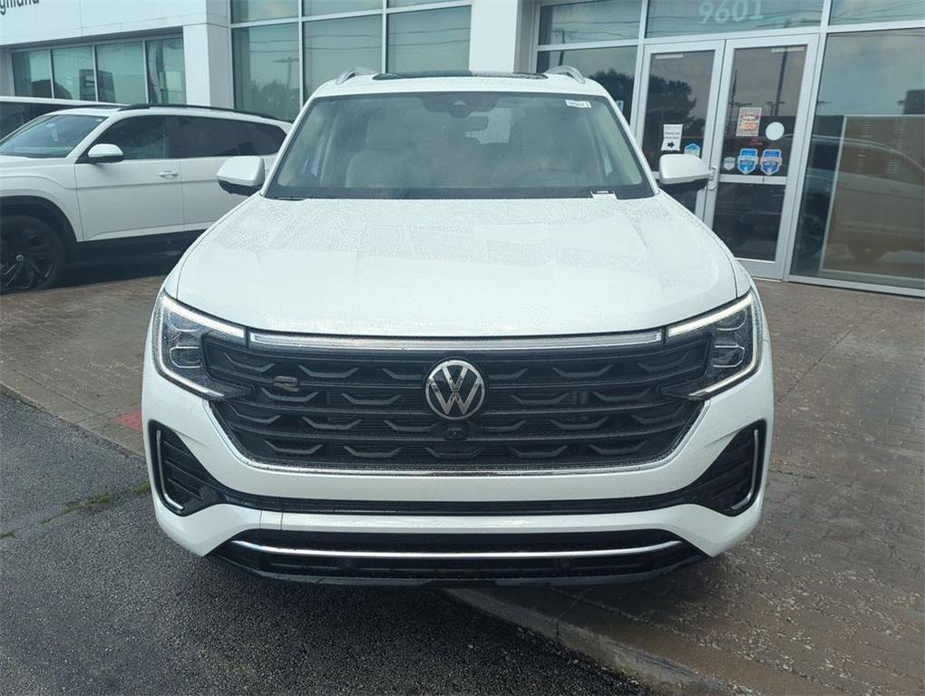 new 2025 Volkswagen Atlas car, priced at $49,604
