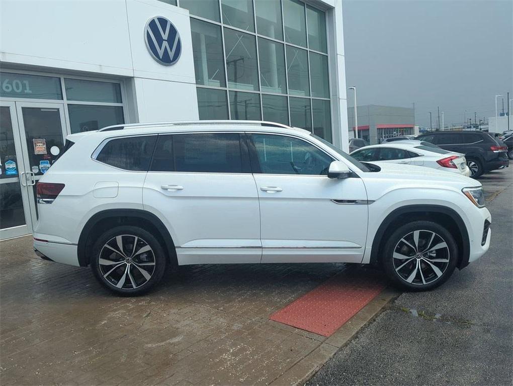 new 2025 Volkswagen Atlas car, priced at $49,604