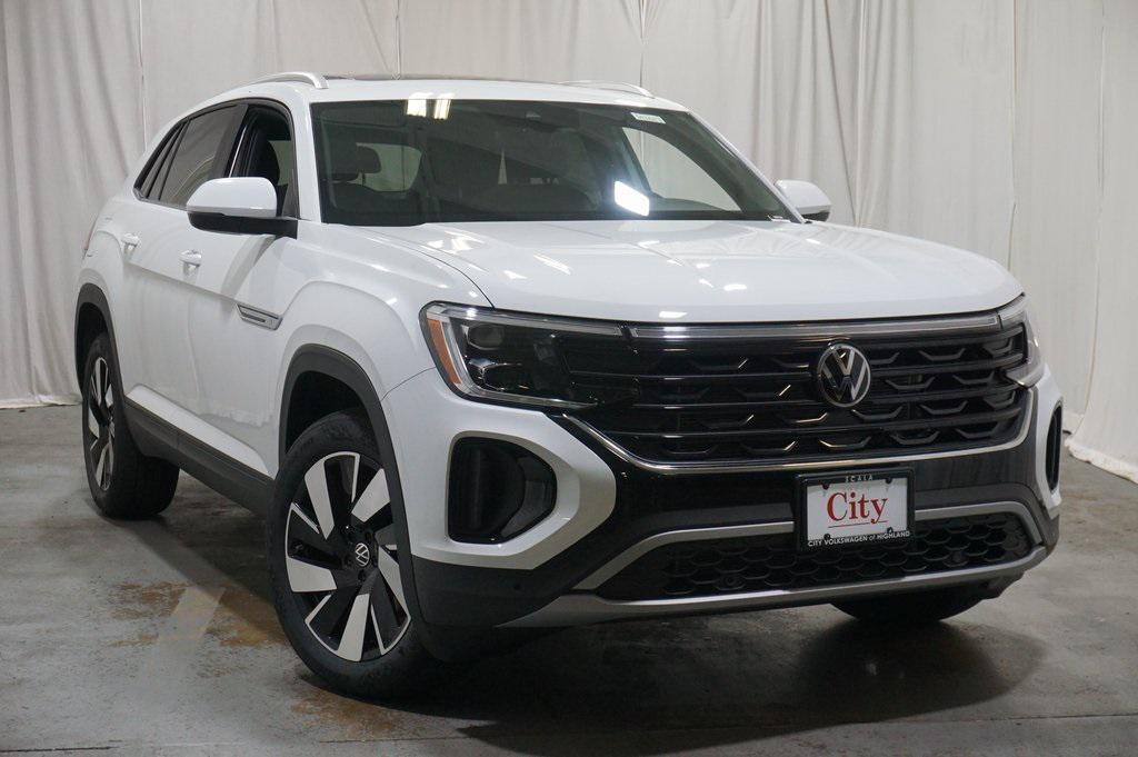 new 2025 Volkswagen Atlas Cross Sport car, priced at $40,195