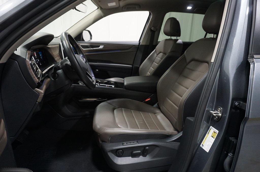 used 2025 Volkswagen Atlas car, priced at $37,990