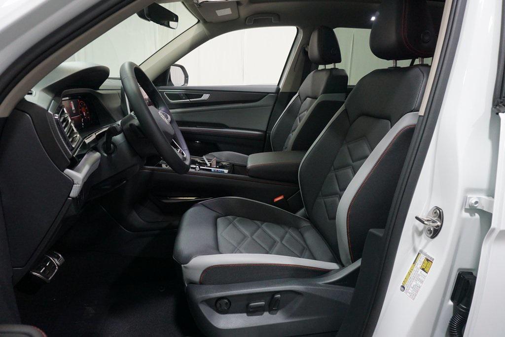 new 2025 Volkswagen Atlas car, priced at $41,654