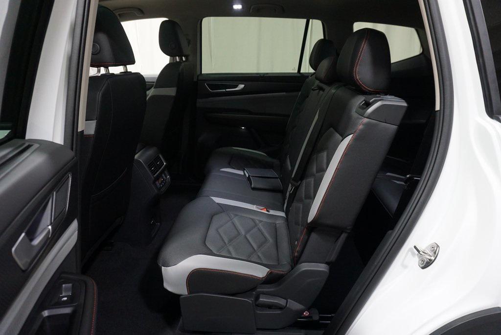 new 2025 Volkswagen Atlas car, priced at $41,654