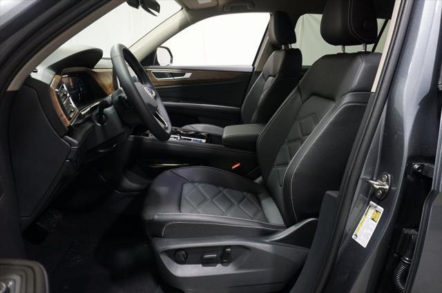 new 2025 Volkswagen Atlas car, priced at $43,616