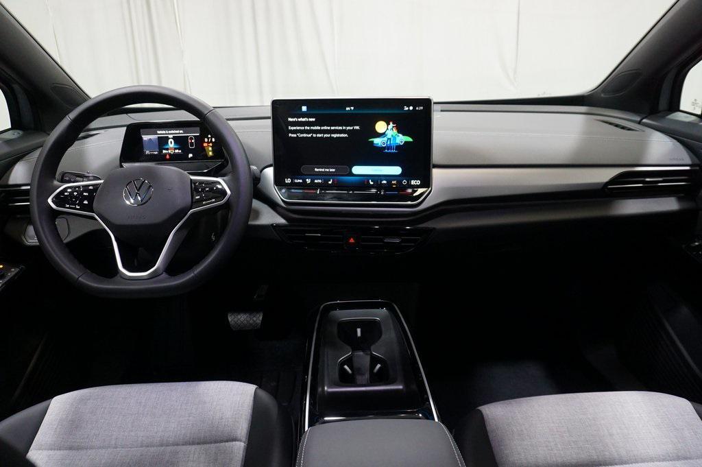new 2025 Volkswagen ID.4 car, priced at $40,995