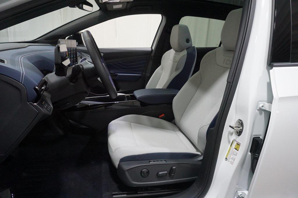 new 2025 Volkswagen ID.4 car, priced at $50,476