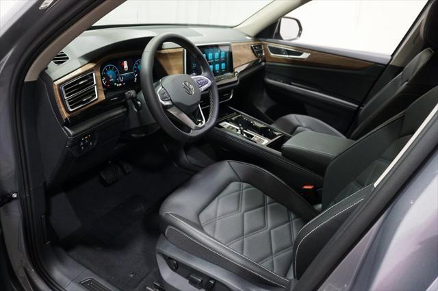 new 2025 Volkswagen Atlas car, priced at $44,702
