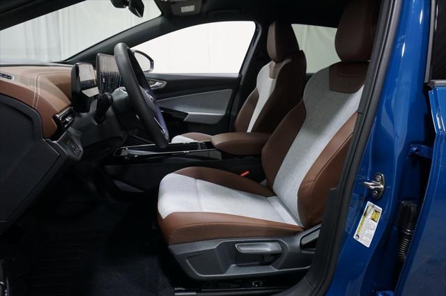 new 2025 Volkswagen ID.4 car, priced at $44,820