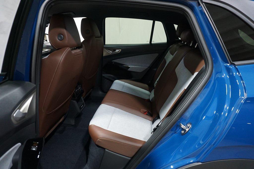 new 2025 Volkswagen ID.4 car, priced at $41,320