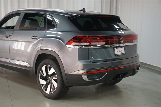 new 2025 Volkswagen Atlas Cross Sport car, priced at $45,091