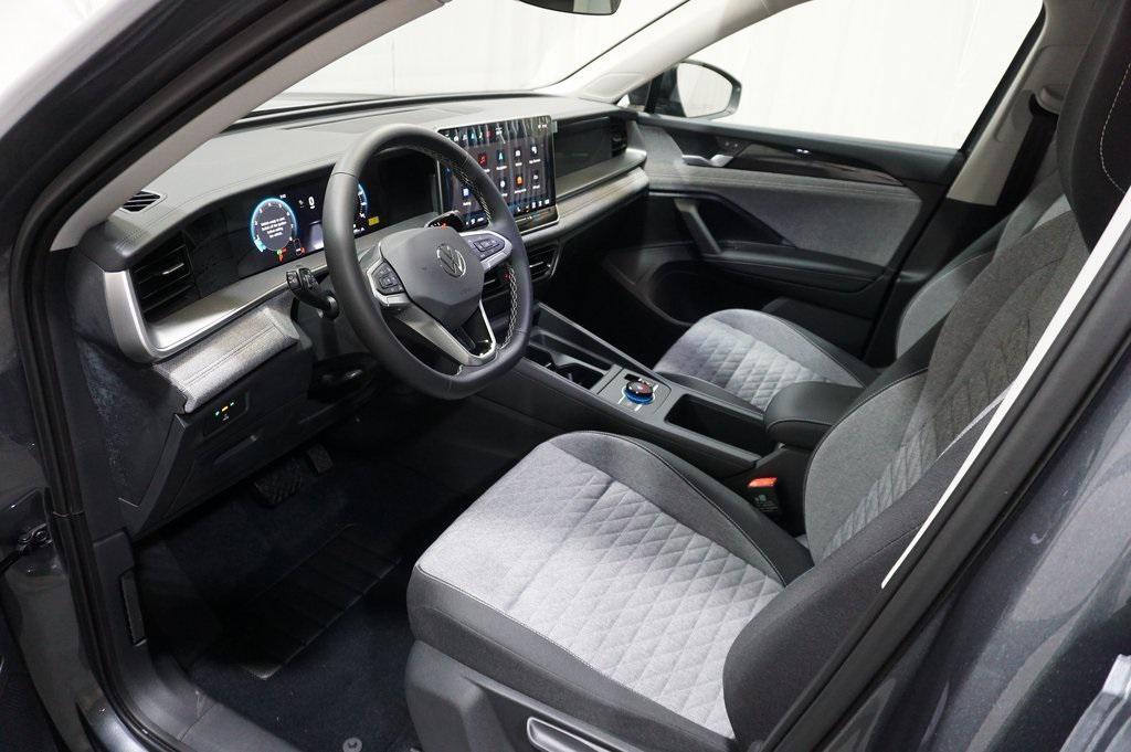 new 2025 Volkswagen Tiguan car, priced at $32,211