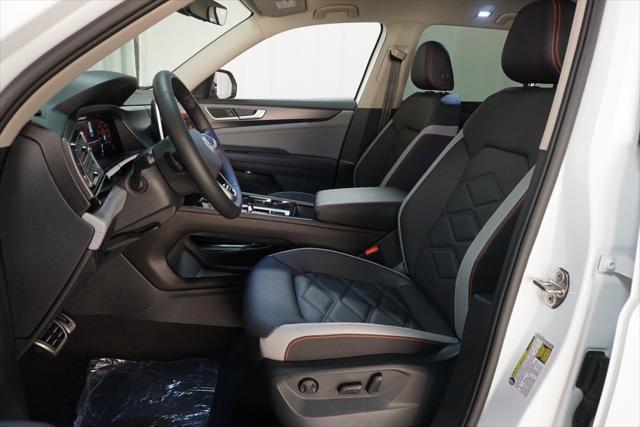 new 2025 Volkswagen Atlas car, priced at $43,327