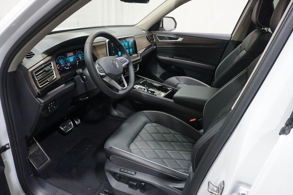 new 2025 Volkswagen Atlas car, priced at $50,848