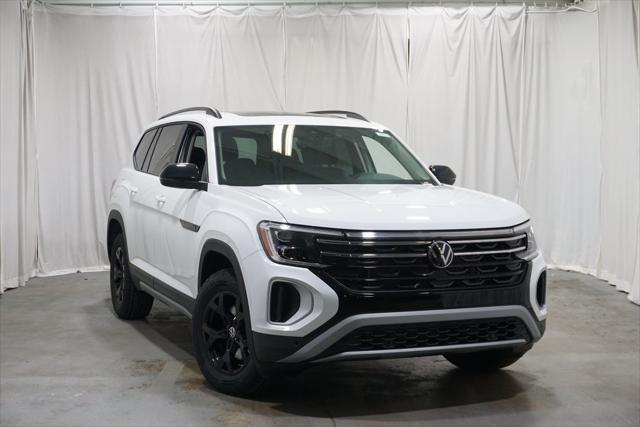 new 2025 Volkswagen Atlas car, priced at $45,502