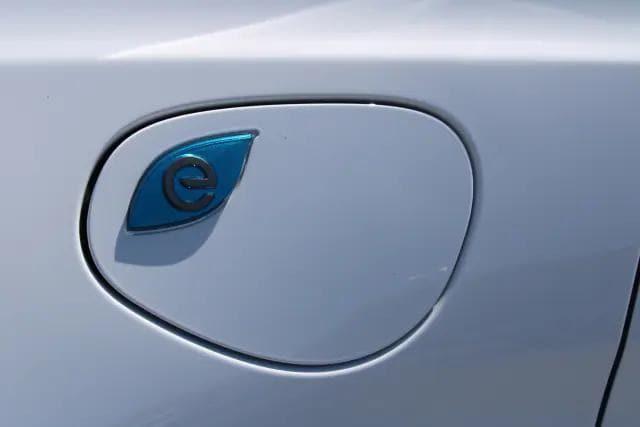 new 2024 Chrysler Pacifica Hybrid car, priced at $34,700
