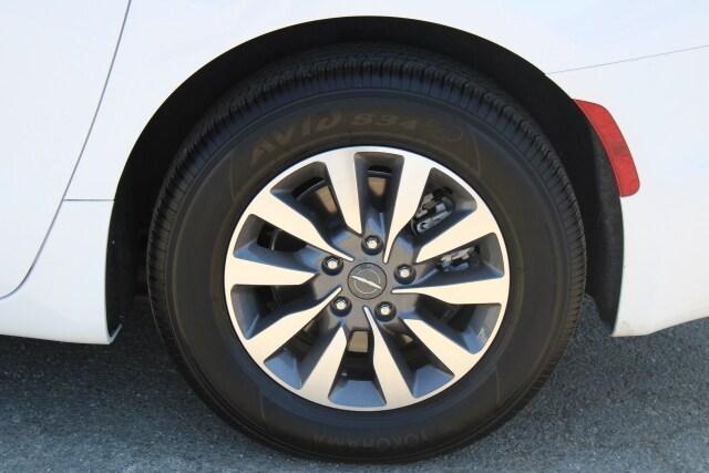 new 2024 Chrysler Pacifica Hybrid car, priced at $45,200
