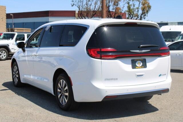 new 2024 Chrysler Pacifica Hybrid car, priced at $45,200