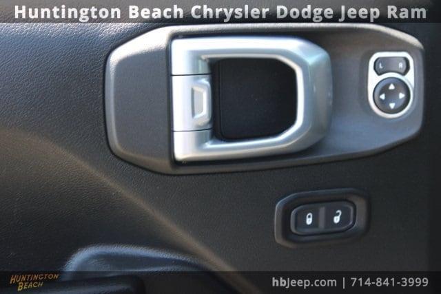 used 2021 Jeep Gladiator car, priced at $27,600