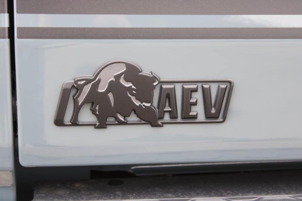 new 2025 Jeep Gladiator car, priced at $84,900