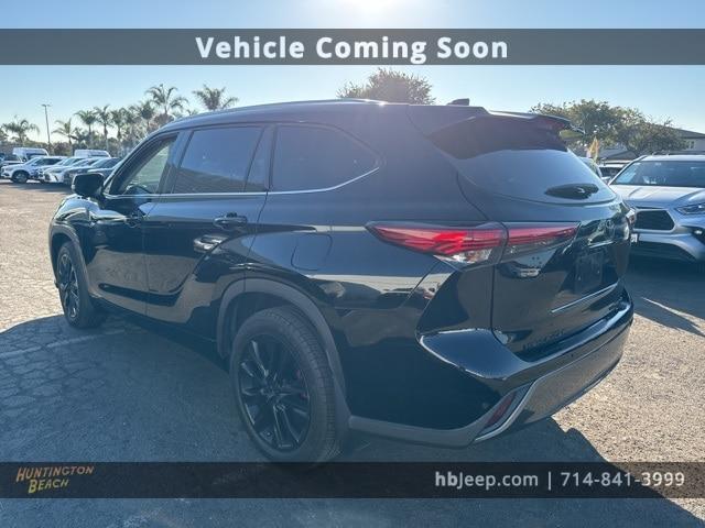 used 2021 Toyota Highlander car, priced at $35,360