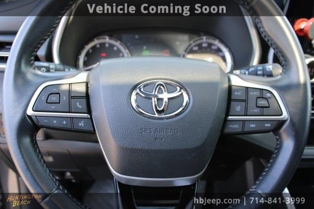 used 2022 Toyota Highlander car, priced at $33,800