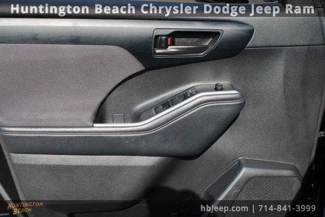 used 2023 Toyota Highlander Hybrid car, priced at $35,990