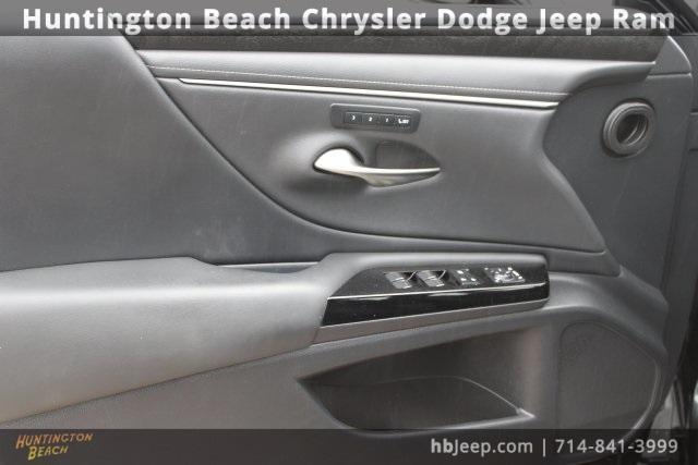 used 2022 Lexus ES 300h car, priced at $28,800