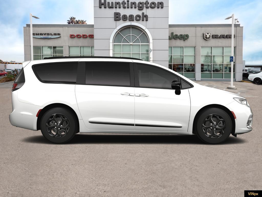 new 2024 Chrysler Pacifica Hybrid car, priced at $44,270