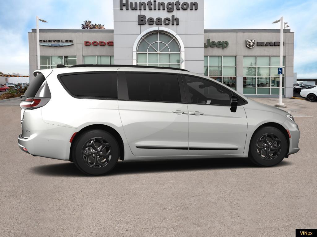 new 2024 Chrysler Pacifica Hybrid car, priced at $44,270