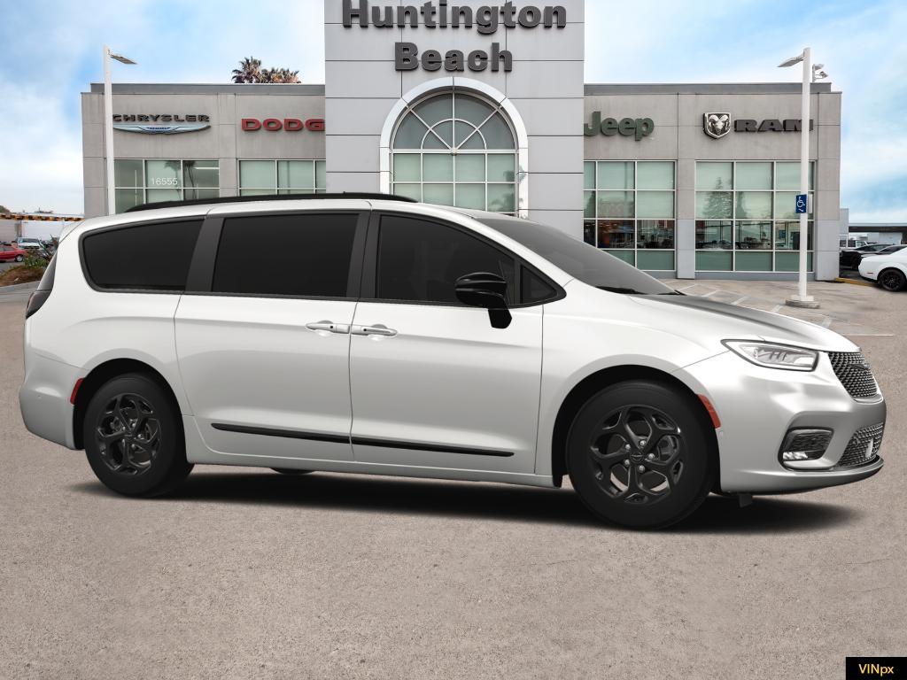 new 2024 Chrysler Pacifica Hybrid car, priced at $44,270