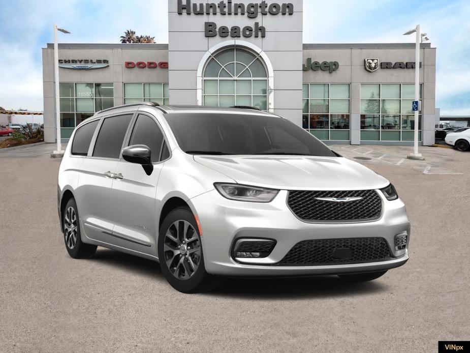 new 2025 Chrysler Pacifica Hybrid car, priced at $46,365