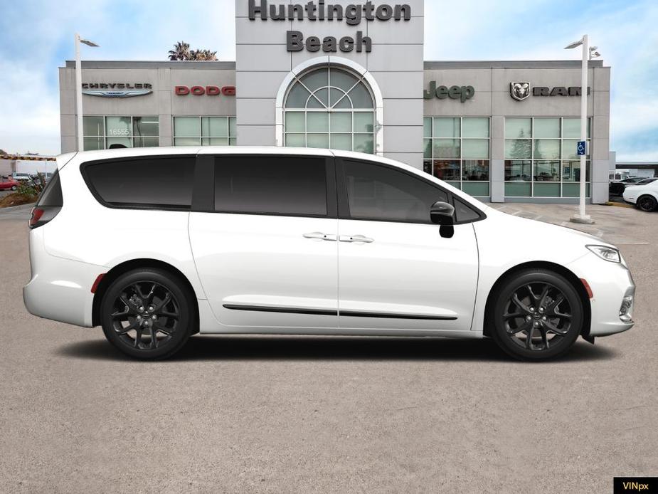 new 2024 Chrysler Pacifica Hybrid car, priced at $41,900