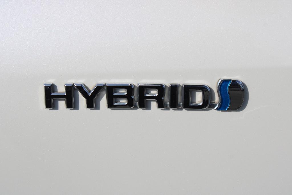 used 2020 Toyota Highlander Hybrid car, priced at $27,900