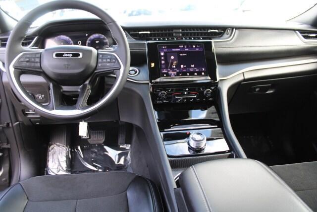 new 2025 Jeep Grand Cherokee car, priced at $31,300