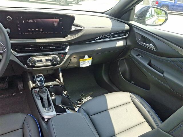 new 2025 Buick Envista car, priced at $30,070